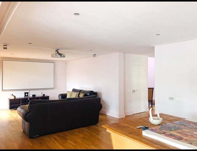 4 BEDROOM HOUSE FOR SALE IN CONSTANTIA